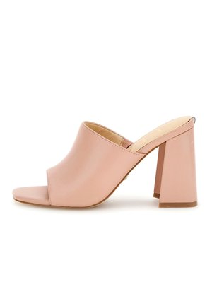 Infradito aperti in pelle rosa con design curvo e tacco quadrato spesso. Texture liscia con accenti minimi e una finitura morbida.