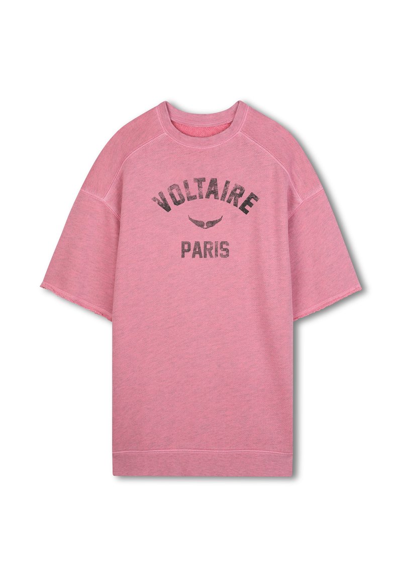 T-shirt oversize rose à manches courtes, avec "VOLTAIRE" et "PARIS" imprimés en noir. Tissu doux avec un col arrondi et un ourlet.