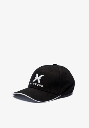 Cappellino da baseball nero in tessuto, con logo ricamato bianco e il testo "RICHMOND", visiera curva e dettagli in piping bianco.