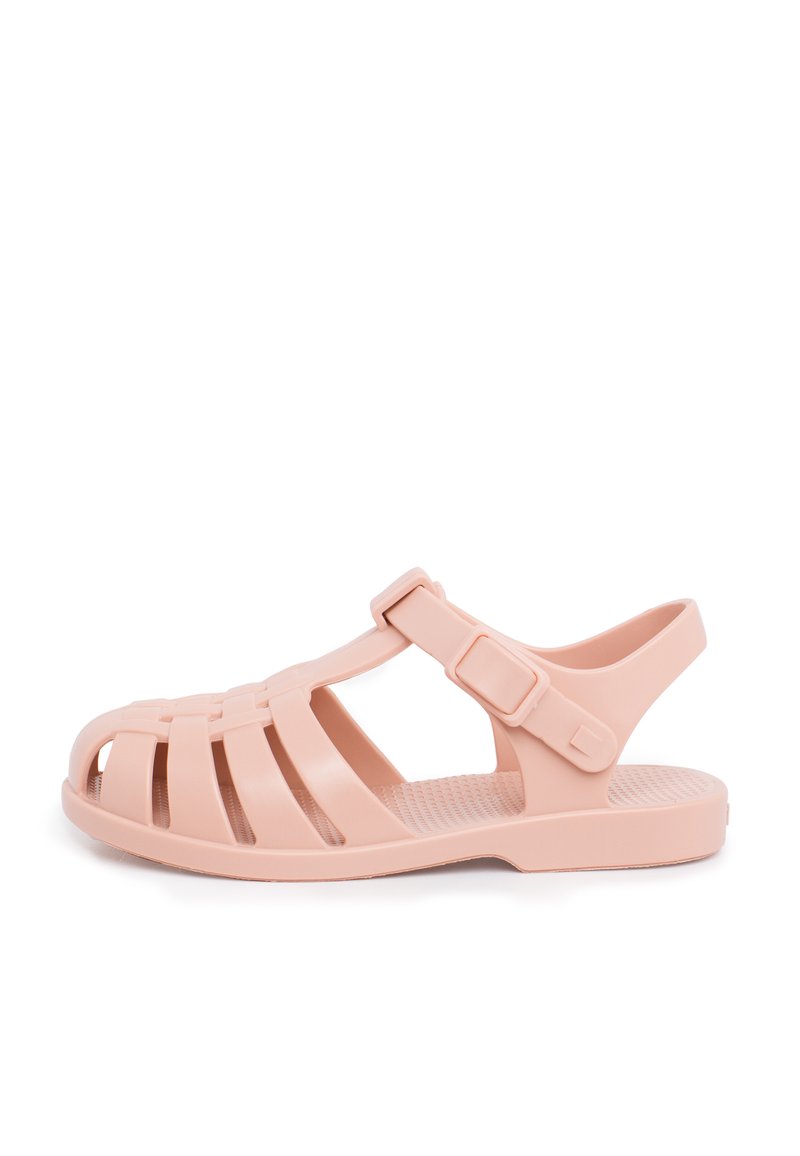 Sandales en plastique rose avec un design à bout ouvert, sangle ajustable et semelle texturée. Présente des découpes horizontales et verticales pour une meilleure ventilation.