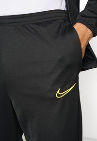 Nike Performance M NK DRY ACD21 TRK SUIT K - Fato de treino - black/laser orange