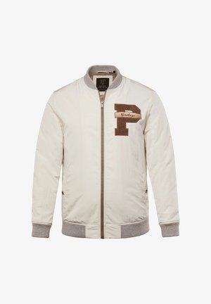 Bomber jacket beige chiaro con zip frontale, polsini a coste e una toppa "P" marrone con la scritta "Heritage" sul lato sinistro del petto.