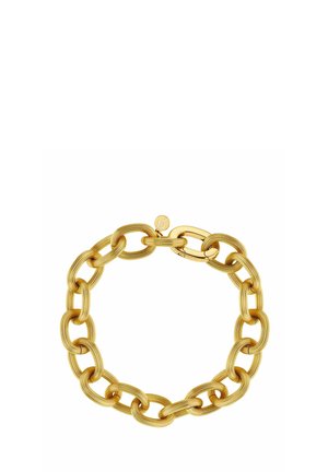 Pulsera de cadena de oro con eslabones ovalados texturizados y un broche ovalado pulido, mostrada sobre un fondo blanco.