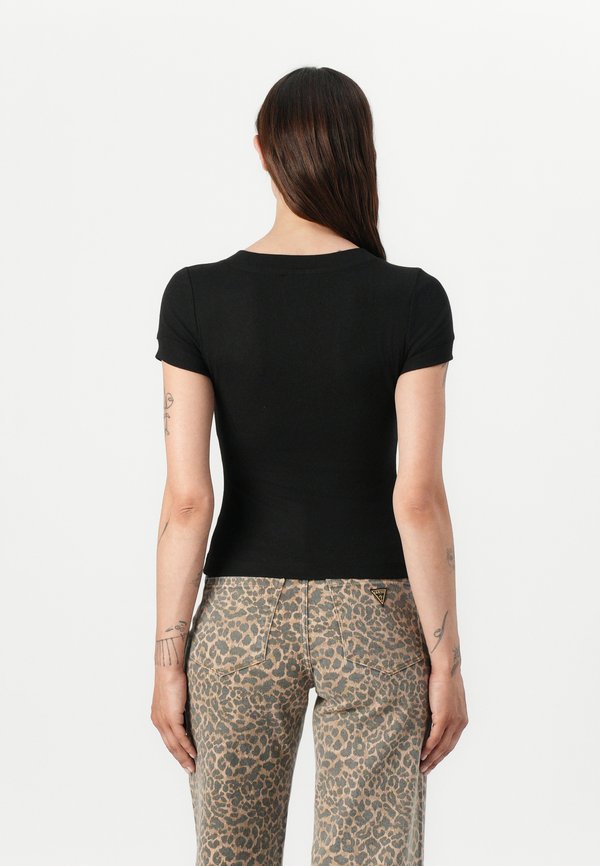 TINA - Basic T-shirt4