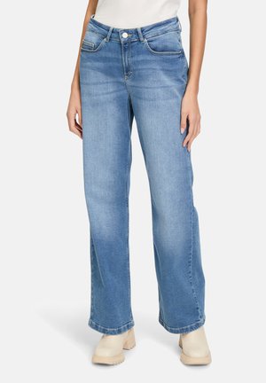 Hellblaue Jeans mit weitem Bein und hoher Taille, mit Fronttaschen und lockerer Passform. Mit klassischem Stich und rohen Säumen.