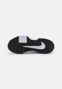 Nike Performance ZOOM GP CHALLENGE PRO HC - Tennissko til multicourt - white/poison green/black