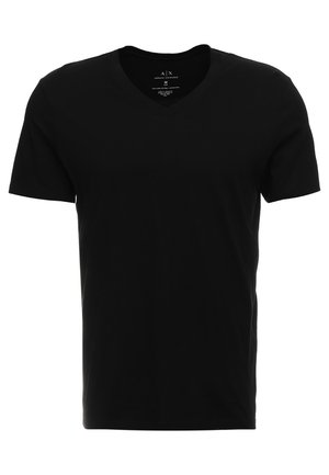T-shirt di cotone nero con design a scollo a V. Maniche corte, vestibilità rilassata e cuciture minime. Etichetta visibile all'interno del colletto.