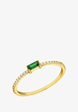 Goldring mit einem rechteckigen grünen Stein in der Mitte, umgeben von einem Halo aus kleinen klaren Steinen entlang des Rings, glatte Oberfläche, schlankes Design.