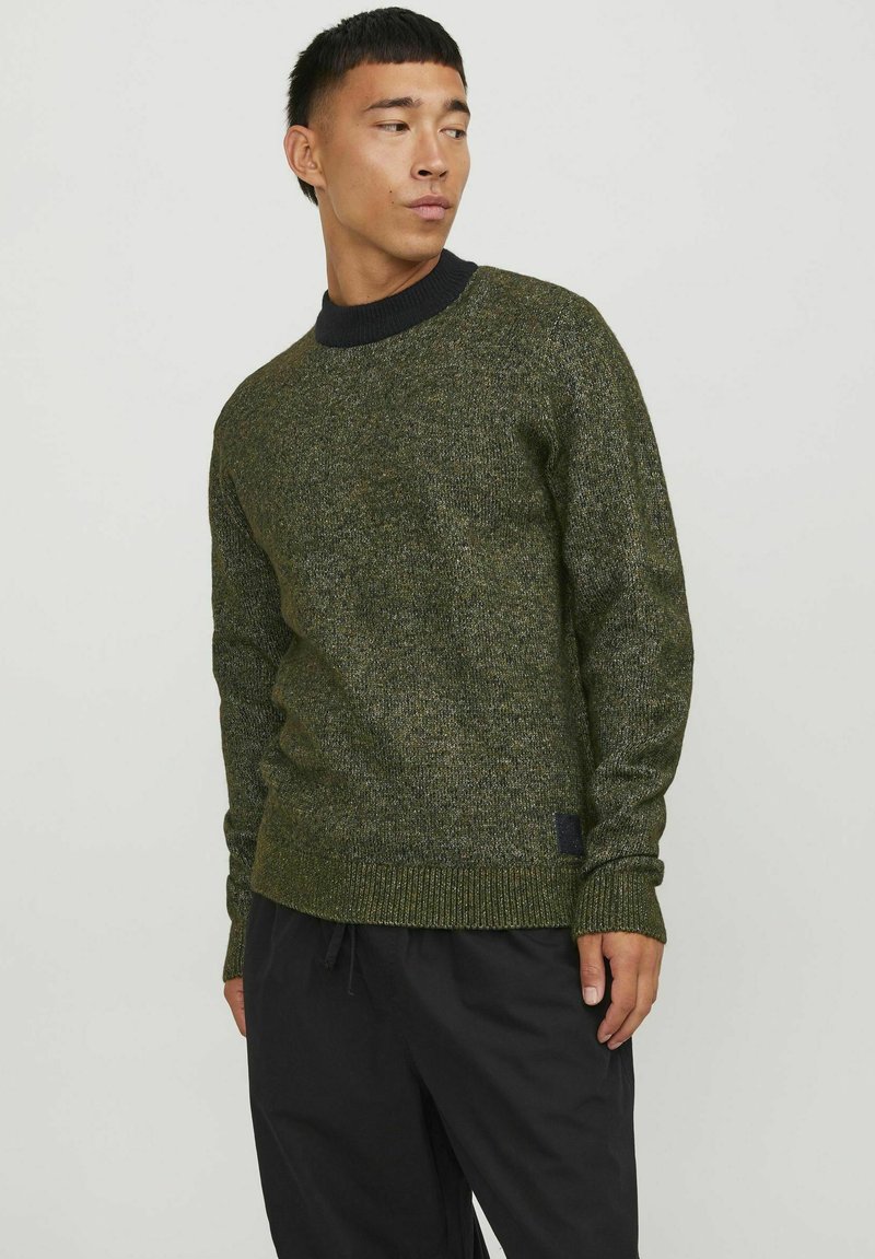 Jack & Jones JCOSPACE MOCK NECK - Džemper - olive night