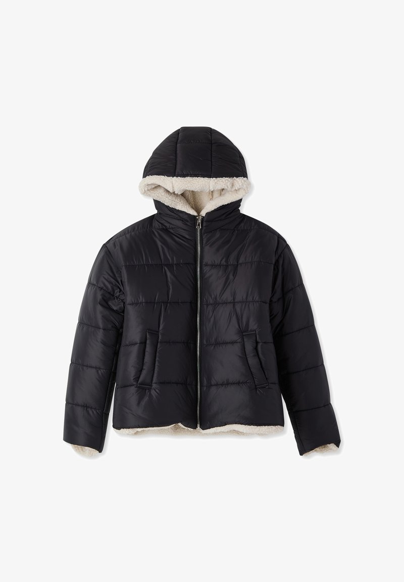 Giacca imbottita nera con cappuccio, con morbida fodera in pile color crema, cerniera a vista e due tasche frontali. Design trapuntato e lunghezza corta.