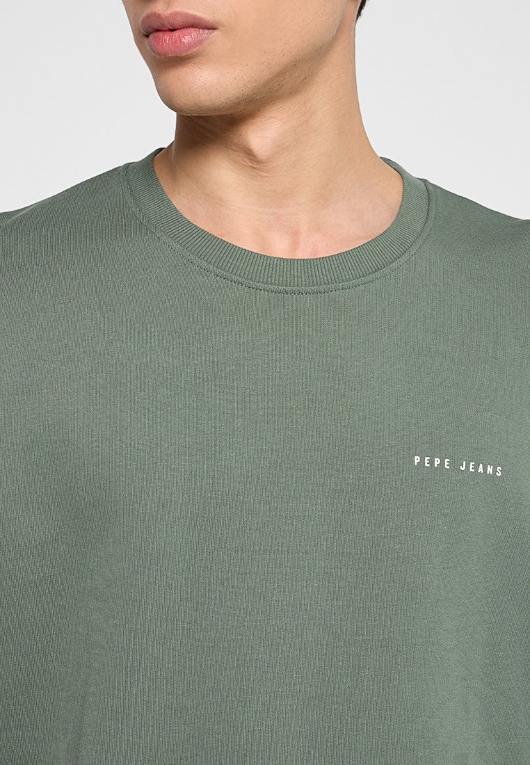 Sudadera verde de canalé con cuello redondo y pequeño logo blanco "PEPE JEANS" en el lado izquierdo del pecho. Textura suave y corte casual.
