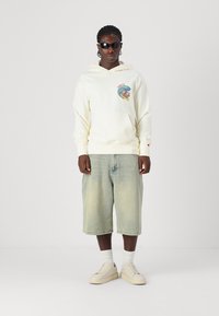 Levi's® THE AUTHENTIC HOODIE - Majica s kapuljačom - off white