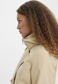 Vero Moda VMZOA SHORT - Casaco leve - irish cream