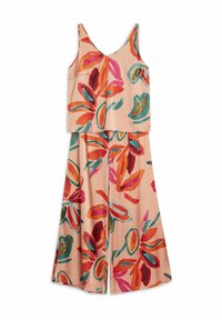 Sukienka dwuczęściowa z satyny składająca się z bezrękawowego topu i maxi spódnicy, ozdobiona żywym wzorem kwiatowym w kolorach czerwonym, pomarańczowym i niebiesko-zielonym na brzoskwiniowym tle.