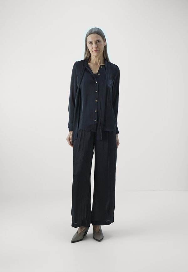 IRIDESCENT BOW - Button-down blouse2