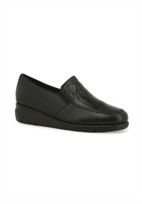 Scarpa nera slip-on con corpo in pelle liscia e accentuazione testurizzata sulla punta, tacco basso e suola in gomma con dettagli grip.
