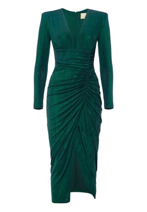 Zielona sukienka w odcieniu szmaragdu z długimi rękawami, głębokim dekoltem w kształcie litery V, marszczeniem i rozporkiem po boku. Wykonana z miękkiego, lekko połyskującego materiału. Zamek z tyłu.