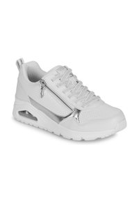 Weißer Sneaker mit perforiertem Obermaterial, metallisch silbernen Akzenten und Schnürverschluss. Verfügt über ein Reißverschlusselement und eine gepolsterte Sohle.