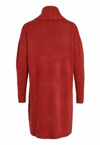 Robe pull en tricot rouge avec un col montant côtelé, une coupe ample et des manches longues. Texture douce et ourlet légèrement évasé.