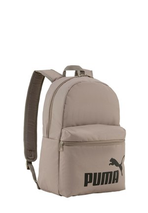 Zaino beige Puma con spallacci imbottiti, tasca frontale con zip, scomparto principale con zip e logo Puma nero sulla tasca frontale.