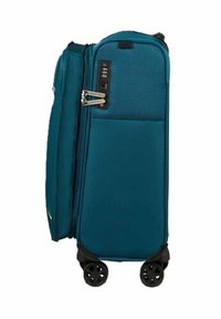 Valigia teal con tessuto strutturato, doppie compartimenti, chiusura con zip, lucchetto a combinazione integrato e base a quattro ruote per la mobilità.