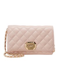 Borsa a tracolla in finta pelle rosa trapuntata con hardware dorato e chiusura a scatto. Caratterizzata da una tracolla a catena e una forma rettangolare.