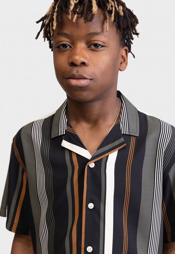 TELIAM BOXY FIT - Shirt - kambaba2