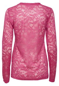 Top lungo in pizzo rosa con maniche lunghe e motivo floreale, caratterizzato da un colletto a onda e una texture trasparente, progettato per uno stile a strati.