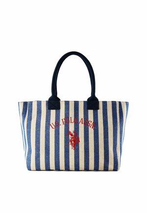 Sac fourre-tout rayé bleu et blanc avec poignées bleu marine, présentant un logo rouge de U.S. Polo Assn. et un emblème brodé de joueur de polo sur le devant.
