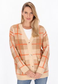 Cardigan a quadretti beige con dettagli arancioni, chiusura con bottoni e tasche laterali. Presenta una vestibilità rilassata e polsini a coste. Realizzato in morbido tessuto lavorato a maglia.