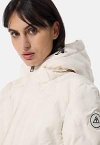 CASH-MERE PADDED MIT KAPUZE - Vinterjacka - off white