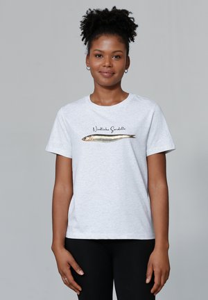 Grijze katoenen t-shirt met een geprint vissenontwerp en de tekst "Niedliche Sardelle" in het zwart. Korte mouwen en een ontspannen pasvorm.