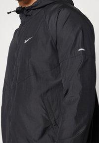 Nike Performance Windbreakers - black