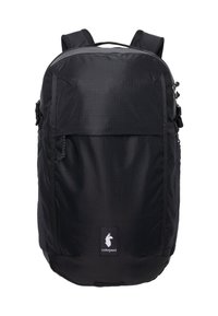 Zaino Cotopaxi nero con spallacci imbottiti, tasca frontale con zip e piccolo logo di un lama sul pannello frontale inferiore.