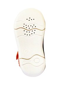 Suola in gomma bianca con un motivo testurizzato, fori di ventilazione e il logo GEOX. La suola si curva verso l'alto nella punta e nel tallone, indicando un design strutturato.