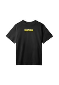 Sort T-shirt med korte ærmer og gul "PULP FICTION." tekst centreret på brystet.