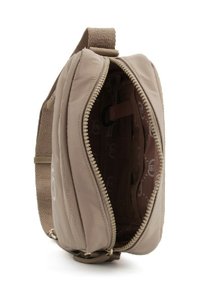 Beež crossbody kott tekstuuriga rihmaga, tõmbluku sulgemise ja sisekottidega. Sile välimus ja vooderdatud logotega kangaga.