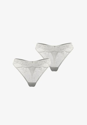 String en dentelle blanche avec motif floral, bords festonnés et ceinture lisse. Deux paires présentées côte à côte.