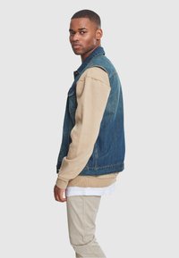 Urban Classics Strukirani kaput - lightblue