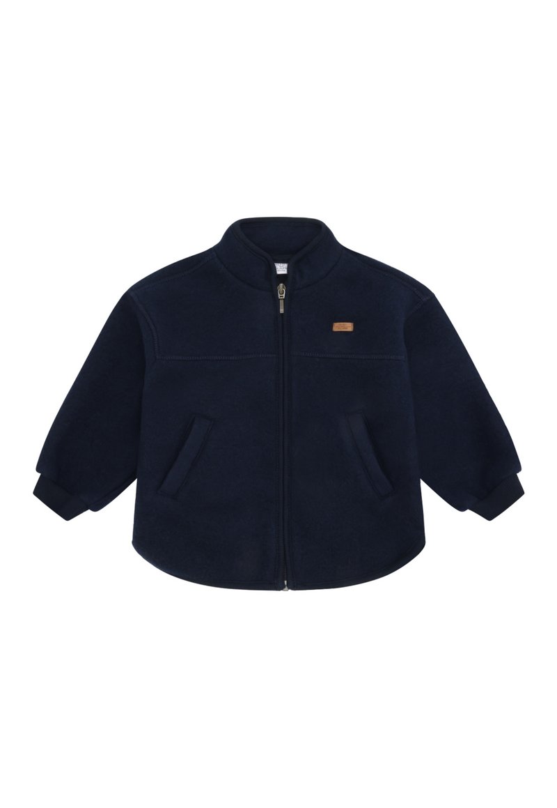 Marineblaue Fleecejacke mit hohem Kragen, langen Ärmeln, zwei Fronttaschen und Reißverschluss. Mit kleinem Lederlogo auf der Brust.