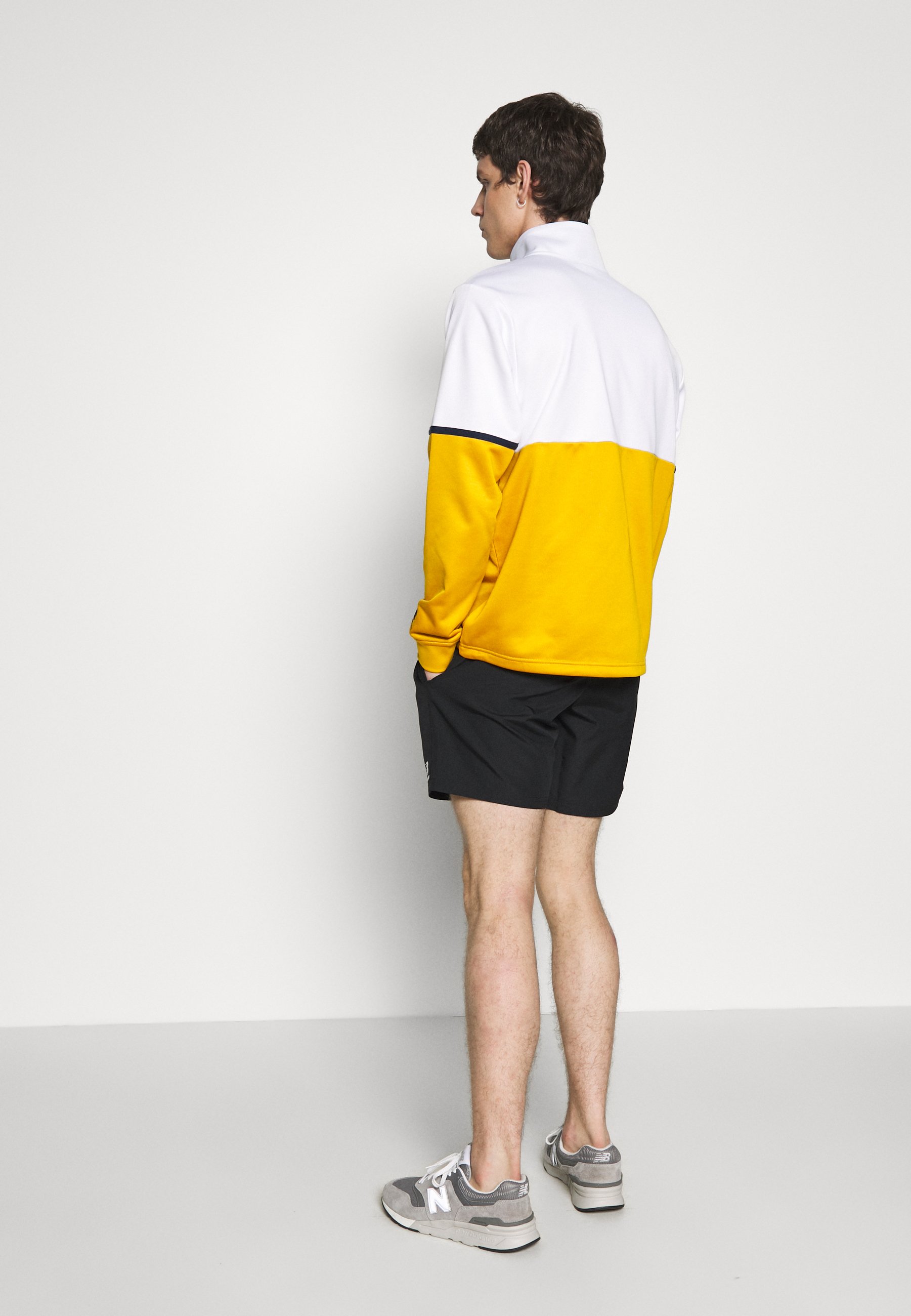 nb athletics wind short