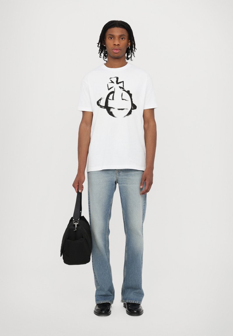 Vivienne Westwood - STENCIL ORB CLASSIC UNISEX - T-Shirt print - white, Vergrößern