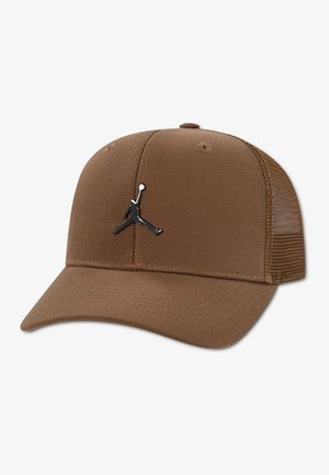 Cappellino da baseball marrone con retro in rete e logo Jumpman nero centrato sul pannello frontale su sfondo bianco.