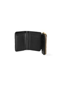 Portafoglio in pelle nera con chiusura a zip, dotato di numerosi scomparti per carte e una superficie liscia. Gli accessori in oro accentuano il design.