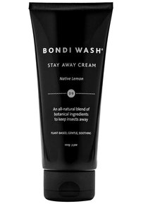 Zwarte knijpbare tube van Bondi Wash Stay Away Cream met een grijs en wit etiket. Bevat natuurlijke ingrediënten en 100g product.