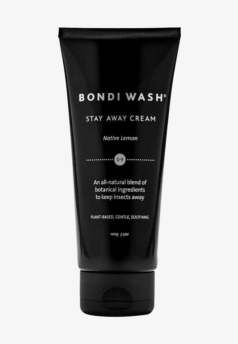 Tube noire compressible de crème Bondi Wash Stay Away avec une étiquette grise et blanche. Contient des ingrédients naturels et 100 g de produit.