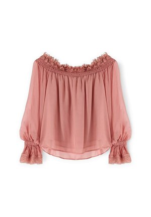 Blusa rosa de hombros descubiertos hecha de un tejido ligero, con un escote fruncido y mangas con dobladillo de encaje. Ajuste holgado con detalles fruncidos.