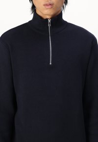 Jack & Jones PREMIUM JPRBLAMILANO HALF ZIP - Pulóver - night sky