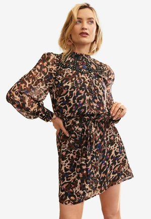 Durchsichtiges, leopardgemustertes Minikleid mit hohem Kragen, langen puffigen Ärmeln, schwarzen Akzentdetails und elastischem Taillenbund.