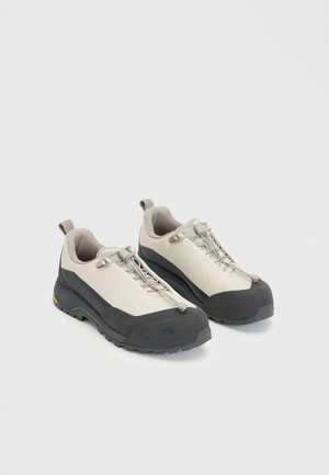 The North Face GLENCLYFFE ALPINE UNISEX - Маратонки - cumulus cloud/lead